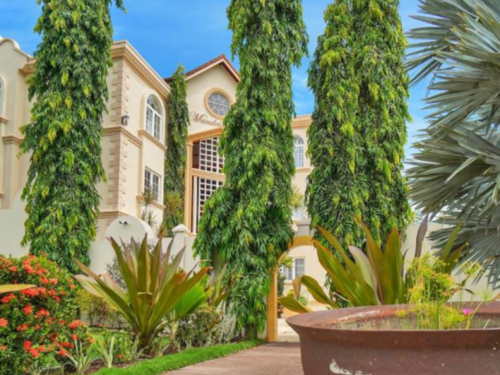 Mandela Court Luxury Hotel - 'D' Grand Ashoka Restaurant & Bar