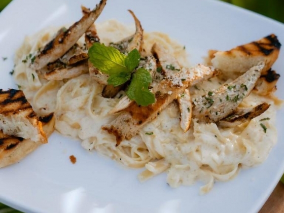 Chicken Afredo and Garlic Bread